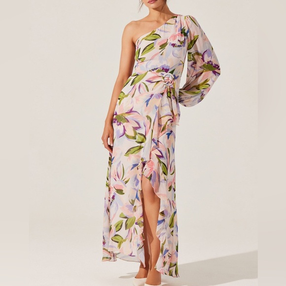 NEW ASTR Sandersonia Floral Dress - Picture 2 of 7